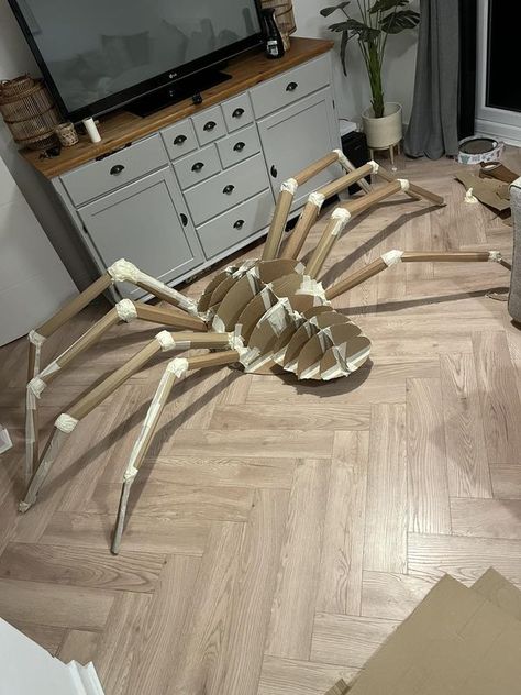 Spider Legs Diy, Halloween Decorations On A Budget, Diy Halloween Spider, Diy Spider, Huge Spiders, Decorations On A Budget, Spider Legs, Witchy Halloween, Giant Spider