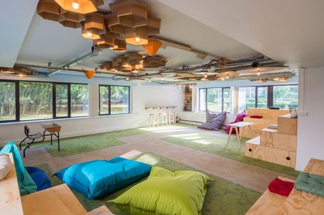 Meeting Room Ideas, Discussion Room, Office Interior Design Creative, Collective Intelligence, Meeting Room Design, Lectures Room, Cozy Office, Event Room, Youth Room