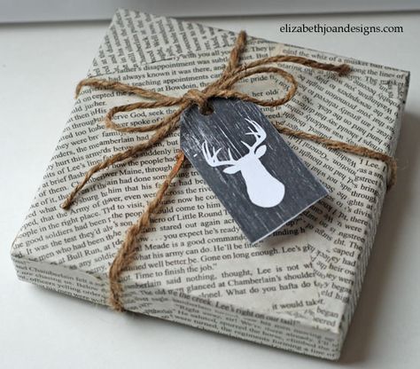 Book pages, twine and a tag. Elizabeth Joan Designs. Newspaper Bags, Newspaper Gift, Book Page Wreath, Weihnachten Diy, White Wrapping Paper, Gift Wrapping Ideas, Paper Bow, Eco Packaging, Simple Gift Wrapping