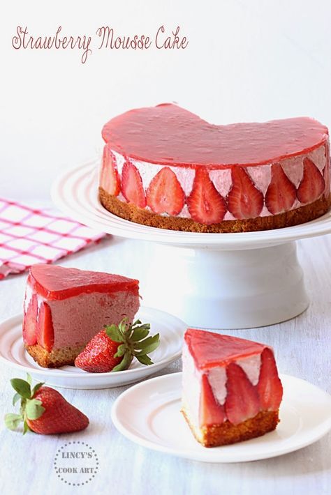 Strawberry Mousse Cake, Mousse Dolce, Cook Art, Mousse Cake Recipe, Strawberry Treats, Strawberry Festival, Bavarian Cream, Pan Sin Gluten, Strawberry Mousse