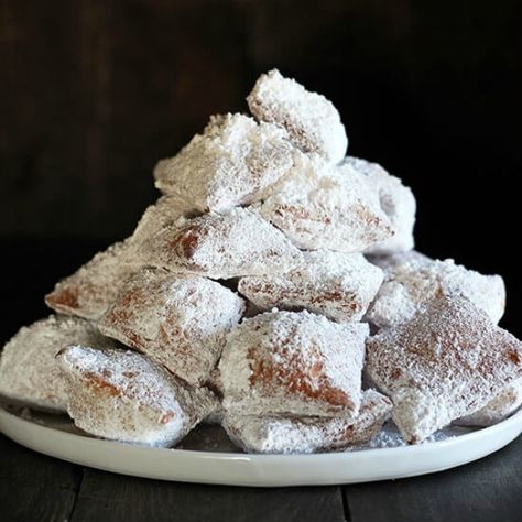 How to Make Beignets, New Orleans French Quarter-style. Surprisingly simple to make at home and absolute perfection! The best tips and tricks included! How To Make Beignets, Beignet Recipe, Handle The Heat, Cajun Recipes, Donut Recipes, Beignets, Small Batch, Just Desserts, Food Network Recipes