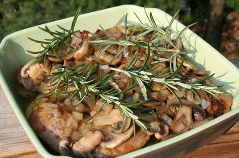 This is a cheap, old recipe that uses ingredients that you probably already have on hand.   It isnt low on fat, but so tasty! Entertaining Dishes, Mushroom And Onions, Chops Recipe, Sliced Potatoes, Lamb Chops, Lamb Recipes, Fun Dinners, Old Recipes, Red Meat