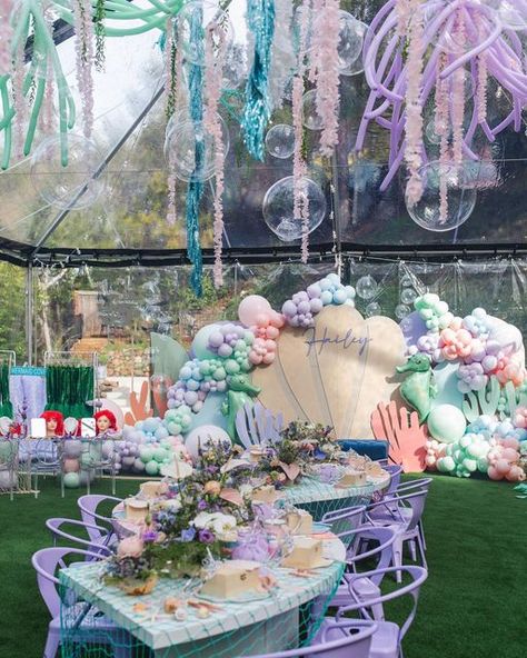 His & Hers Events LLC on Instagram: "Salty but sweet. ✨ #UnderTheSea Event Planning & Design: @hisandhers_events Balloons & Ceiling Installation: @craftyhandsbychaviz Kids Event Rentals: @bayareakidsrentals Florals: @angelspetals Party Supplies: @bonjourfete @merimeriparty Kids Treasure Chest Craft: @etsy Under The Sea Backdrop & Swing: @petiteeventsco Professional Disney Character: @smileandasongprincessparties Face Painting: @catalyst.arts Linens: @pleasantonrentals DJ, Lighting, Bub Under The Sea Party Backdrop, Under The Sea Ceiling Decorations, Under The Sea Balloons, Balloons Ceiling, Under The Sea Backdrop, Under The Sea Wedding, Treasure Chest Craft, Sea Backdrop, Underwater Birthday