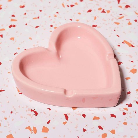 Pink Ashtray Aesthetic, Coquette Ashtray, Clay Ashtray For Boyfriend, Clay Ashtray Ideas Easy, Heart Ashtray Clay, Air Clay Ashtray, Girly Ashtray, Air Dry Clay Ash Tray, Clay Ideas For Boyfriend