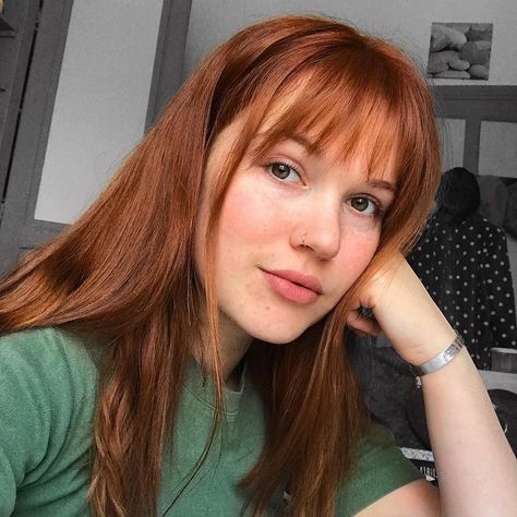 M A R I E 🦊 on Instagram: “Bare face🌱 #nomakeup#makeupfree#bareface#daylight#redhair#ginger#bangs” Different Styles Of Bangs, Ginger Bangs, Styles Of Bangs, Cute Wispy Bangs, Style Of Bangs, Cute Side Bangs, Heavy Bangs, Heart Shaped Face, Bang Hairstyles