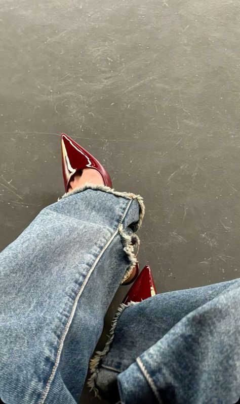 Red Heels Outfit Classy, Red Heels Outfit, Feminine Energy Aesthetic, Heels Aesthetic, Pointy Heels, Shoes Heels Classy, Heels Outfits, Dark Feminine Aesthetic, Estilo Preppy