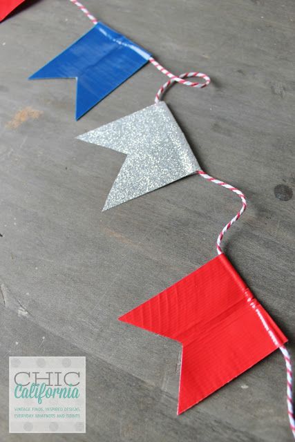 GET READY TO PARTY! {INDEPENDENCE DAY INSPIRATION} Blue Classroom, Patriotic Classroom, 4th Of July Banner, Independence Day Decoration, July Ideas, Small Flags, Blue Banner, Quick Crafts, Patriotic Crafts