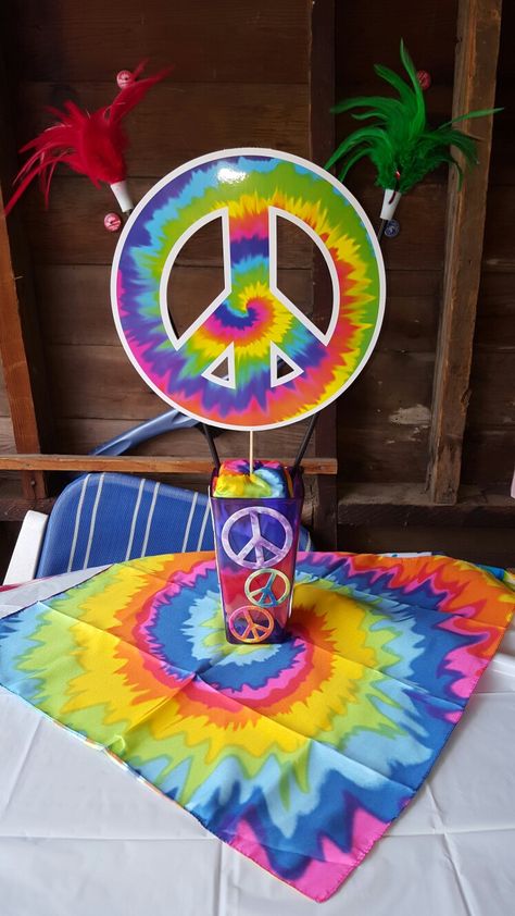 Tie Dye Centerpiece Ideas, Tye Dye Centerpieces, Peace Sign Centerpieces, 1960s Centerpiece Ideas, 1960s Party Theme, 60s Party Themes, Woodstock Party, Hoco Dance, Hippie Birthday Party