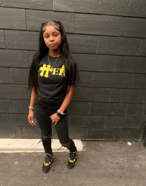 Cute Hoodie Outfit Black Women, Yellow Lighting 4s Outfit, Black And Yellow 4s, Black And Yellow Thunder 4s Outfit, Outfits With Black And Yellow 4s, 4s Outfit, Cute Highschool Outfits, Cute Outfits With Jeans, Clueless Outfits