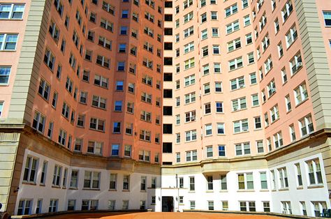 Here's A Look Inside The Astounding Pink Edgewater Beach Apartments Edgewater Chicago, Beach Apartments, Architecture Foundation, Chicago Tours, Lake Shore Drive, Foyer Chandelier, Pool Rooms, Chicago Architecture, Residential Apartments