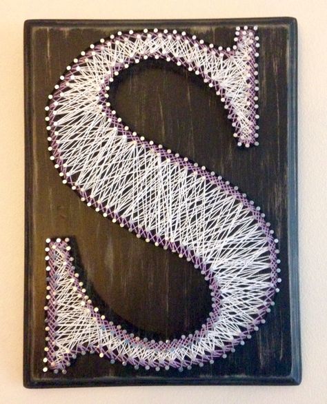 Initial String Art #diy #stringart #initial #thread #nailart String Art Letters, String Nail Art, Nail And String Art, Diy String Art, Nail String, String Art Ideas, Nail String Art, String Wall Art, Art Letters