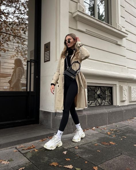 Balenciaga Shoes Outfit Street Styles, Balenciaga Triple S Outfit Woman, Balenciaga Triple S Outfit, Balenciaga Shoes Outfit, Triple S Outfit, Jacquemus Outfit, Balenciaga Outfit, Disney Outfits Women, Light Aesthetic