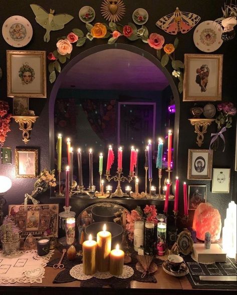 Witchy Room, Dark Home Decor, Goth Home, Dreamy Room, Dream Room Inspiration, Decoration Inspiration, Room Inspiration Bedroom, Room Ideas Bedroom, Dream Rooms