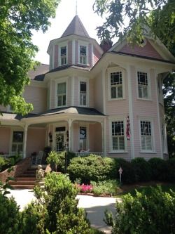 Pink Victorian House, Palace House, Pink Victorian, Pink Palace, Pink House, Princess House, Dream House Rooms, Cute House, Pink Houses