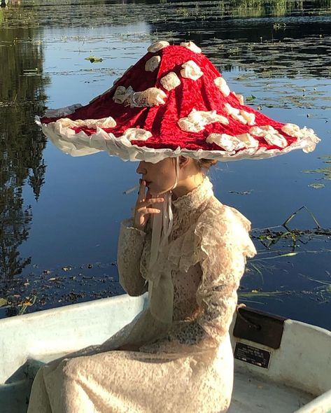 Polina Osipova on Instagram: “Bad habits of St. Petersburg mushrooms 🍄 part 2” Mushroom Cosplay, Costume Fleur, Mushroom Costume, Mushroom Hat, Mushroom Fairy, Ren Fest, Ren Fair, Happy Summer, Summer Solstice