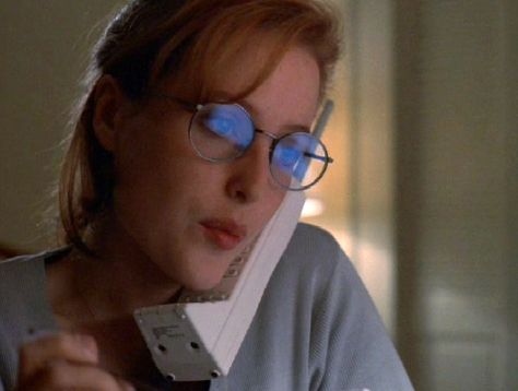 'The X-Files' Returns To Fox — 5 Dana Scully Style Staples To Get Us In The Mood For A '90s Resurgence Dana Scully Glasses, X Files Scully, The X Files Aesthetic, X Files Aesthetic, Air Force Women, Chris Carter, Mulder Scully, Fox Mulder, Dana Scully