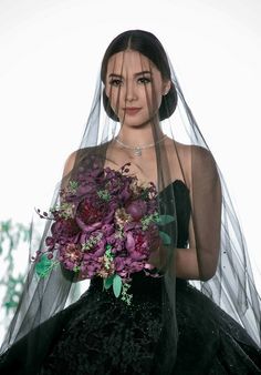 Black Bridal Veil, Maja Salvador, Black And White Wedding Theme, Wedding Ambiance, Wedding Dresses Videos, Gothic Bride, Black Wedding Dress, White Wedding Theme, Dark Wedding