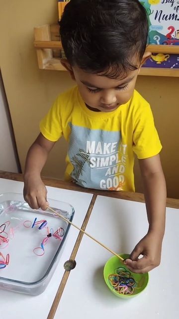 Ankita ~ Reeyansh' Mom 💕 on Instagram: "A must try activity with toddler 👇 Rubber band fishing 😃 Although this activity looks very simple, it's quite challenging for younger ones. This activity requires a lot of concentration and focus. Reeyansh had fun doing this activity today. What we need for this? A big size bowl Stick Rubber bands Water Inspired by @kalakaarimom ➡️Tap double if you ❤️ ➡️Save this now for your Lil one. ➡️For more activities do follow us. #playathome #braindevelopme Rubber Band Activities For Preschool, Rubber Band Activities For Kids, Rubber Band Activity, Concentration Activities, Sensory Play Toddlers, Water Games For Kids, Playbased Learning, Children Activities, Fine Motor Activities