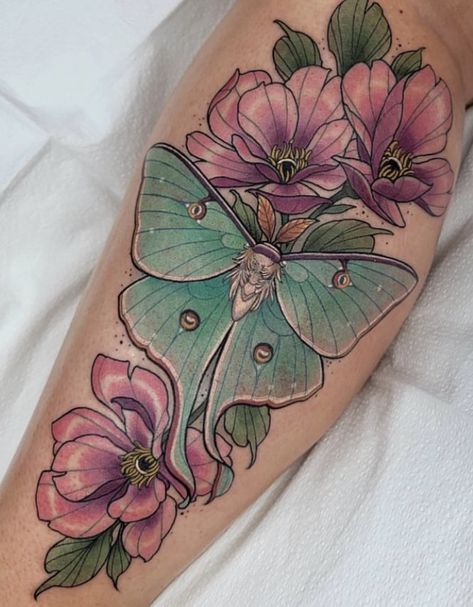 Dragonfly Tattoo Neo Traditional, Moth Floral Tattoo, Luna Moth Tattoo, Moth Tattoos, New Tattoo Styles, Moth Tattoo Design, Tattoo Guide, Lower Leg Tattoos, Russian Tattoo