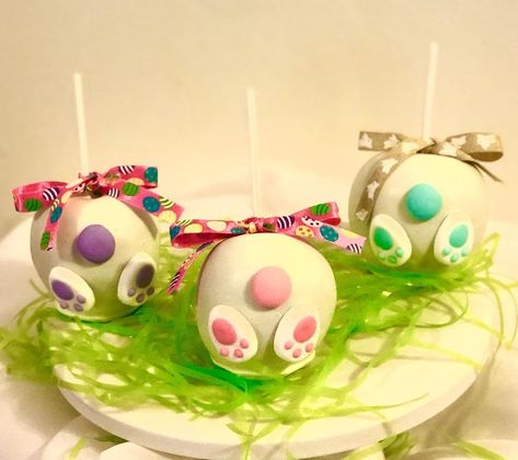 Easter Candy Apples Ideas, Easter Caramel Apples, Caramel Apple Ideas, Food To Sell, Easter Bunny Chocolate, Gourmet Candy Apples, Dipped Apples, Easter Cake Pops, Covered Apples