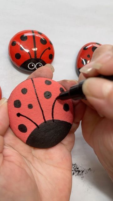 Fall Is Coming, Painted Shells, A Bug, Stone Crafts, Paint Pens, Candy Corn, Rock Art, Painted Rocks, Fall Colors