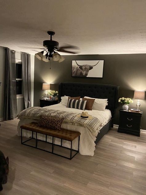 Dark Bedroom Farmhouse, Modern Ranch Bedroom Ideas, Bed Room Ideas For Couples Master Bedrooms Color Schemes, Cozy Bedroom Ideas Black Furniture, Black Country Bedroom Ideas, Manly Rustic Bedroom, Country Bedroom Ideas For Couples, Black And Tan Farmhouse Bedroom, Bed Rooms Ideas For Couples Cozy