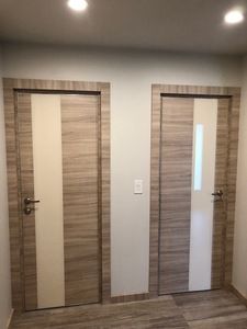 Interior Door Milano 5Z Сappuccino Crosscut. ( Project in California ) Laminated Doors Design, Room Door Ideas, Closet Door Ideas, Bedroom Door Handles, Laminate Design, Wall Wardrobe Design, Flush Door Design, Flush Door, Front Door Design Wood