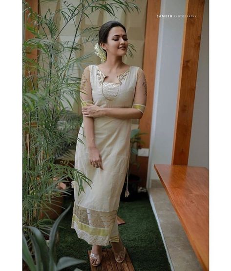 Onam Salwar Designs, Kasavu Dress, Onam Outfits Ideas, Frock Photos, Onam Dress, Onam Outfits, Frock Models, Western Dresses For Girl, Indian Ethnic Fashion