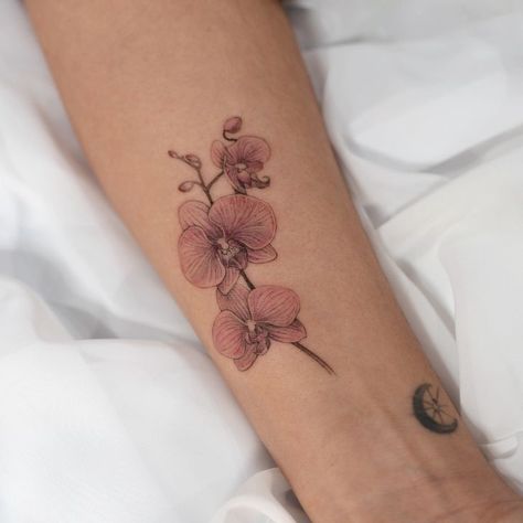 Orchid Tattoo Design, Orchid Flower Tattoos, Small Mandala Tattoo, Buddha Tattoo Design, Orchid Tattoo, Clover Tattoos, Sick Tattoo, Beautiful Flower Tattoos, Flower Tattoo Arm