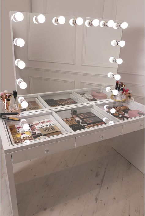 Elizabeth 1, Diy Vanity Mirror, Penyimpanan Makeup, Makeup Vanities, Desain Pantry, Makeup Dressing Table, Smart Tiles, Diy Vanity, Vanity Room