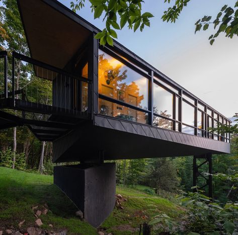 Kariouk Architects creates cantilevered chalet overlooking Canadian lake American Cottage, Canadian Lakes, Canadian Forest, Construction Waste, Lakeside Cabin, Timber Beams, Weekend House, Modern Cabin, Floor To Ceiling Windows