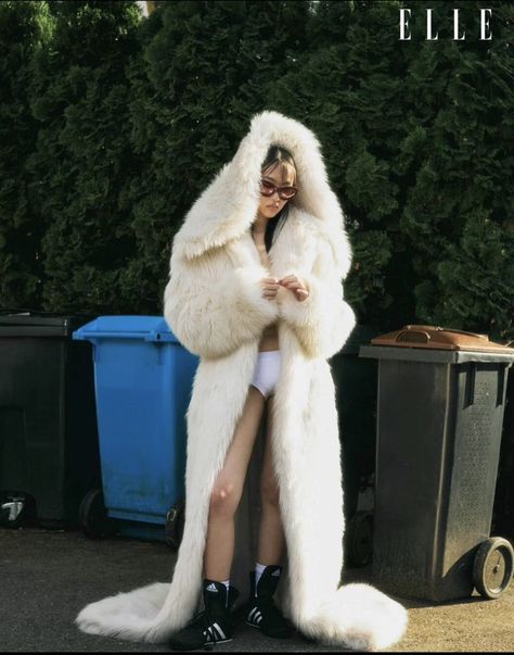 Peng Chang, Fur Coat Photoshoot, Creative Photoshoot Ideas, Fashion Photography Inspiration, Photoshoot Concept, Shooting Photo, White Fur, Photoshoot Inspo, Doja Cat