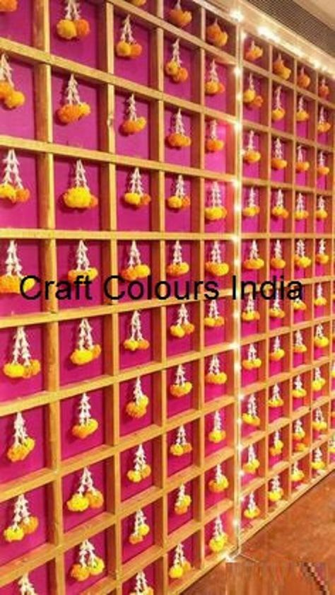 Flower Tassels, Hindu Wedding Decorations, Oster Dekor, Haldi Decoration, Decoration Stage, Orange Marigold, Pooja Decor, Mehendi Decor Ideas, Pooja Decoration