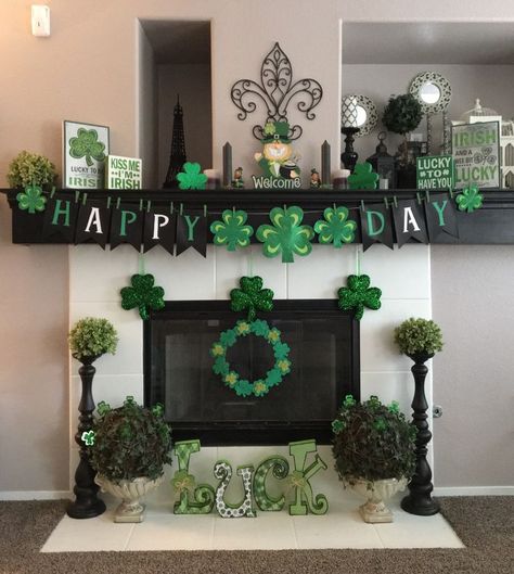 St. Patty's Day!  www.colonialcandle.com Sant Patrick, St Patricks Decorations, Spring Door Decoration, St Patricks Crafts, San Patrick, St Patrick's Day Decorations, St Patrick's Day Crafts, Saint Patties, St. Patricks Day