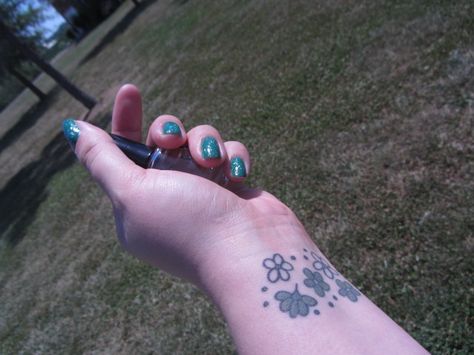 Ya Gotta Hand It To Me blog...spring blossom inspired tattoo. Pyrex Tattoo, Spring Blossom Pyrex, Pyrex Patterns, Garden Tattoos, Vintage Dishware, Blossom Tattoo, Green Spring, Pattern Tattoo, Spring Blossom