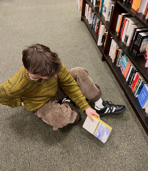 #bookstore #knitsweater #sambas #earthy #indieguy #reader #darkacademia #bookworm Academic Boy Aesthetic, Indie Boys Aesthetic, Smart Aesthetic Boy, Guy Reading Aesthetic, Introvert Boy Aesthetic, Downtown Guy Aesthetic, Nerdy Guy Aesthetic, Artsy Boy Aesthetic, Smart Boy Aesthetic