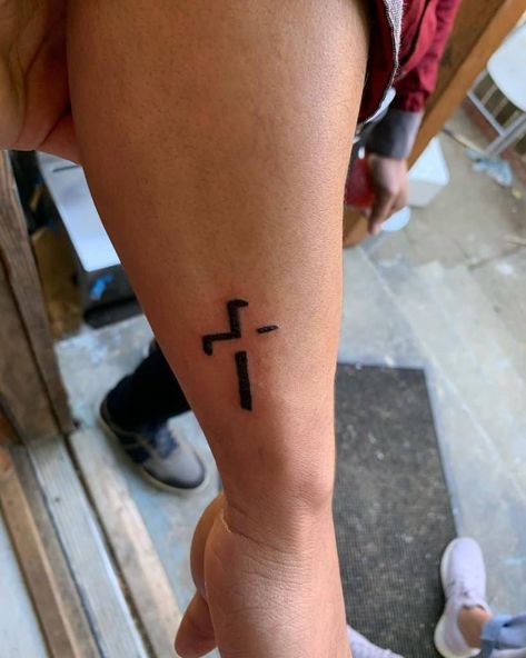 3d Cross Tattoo, Ankle Tattoo Cross, 3d Tattoo Designs, 3d Rose Tattoo, Best 3d Tattoos, Simple Cross Tattoo, 3d Butterfly Tattoo, Cross Drawing, Saved Tattoo