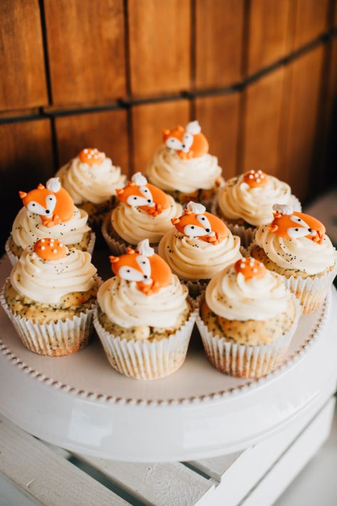 Fox Food Ideas, Fox Themed Birthday Party, Fox Cupcakes, Fox Birthday Party, Fox Cake, Fox Party, Themed 1st Birthday, Fox Birthday, Fox Baby Shower