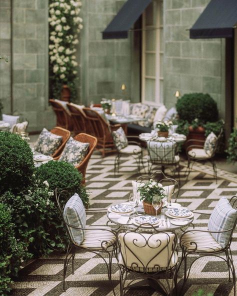 Ralph Lauren Home on Instagram: “The courtyard at #RalphsMilan, dressed for al fresco dining in classic blue and white ticking stripes, florals, and checks from the…” Parisian Outdoor Furniture, Balcony Furniture, French Restaurants, Outside Living, The Courtyard, Victorian Design, Milan Design Week, Al Fresco Dining, Restaurant Interior