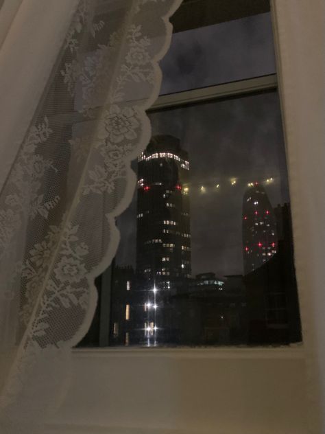 Lace curtains with a window view of the city of london London View From Window, London At Night, London View, London Night, City Of London, Lace Curtains, Window View, City Aesthetic, Pretty Selfies