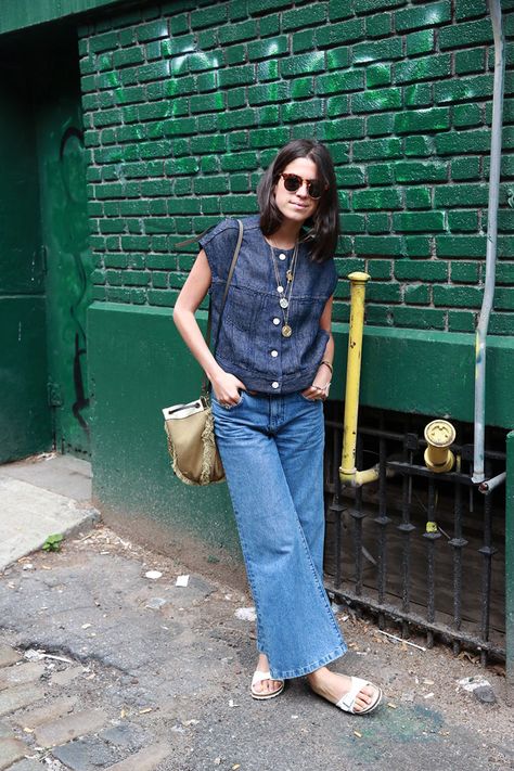 Man Repeller Birkenstock Madrid Outfit, Leandra Medine Style, Madrid Outfits, White Birkenstocks, Birkenstock Outfit, Leandra Medine, Man Repeller, Denim Day, Warm Weather Outfits