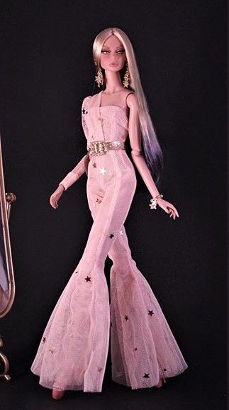 Celebrity Barbie, Barbie Fashion Sketches, Fashion Dream Job, Diy Barbie Clothes, Barbie Fashionista Dolls, Barbie Dress Fashion, Barbie Model, Barbie Gowns, Fashion Barbie