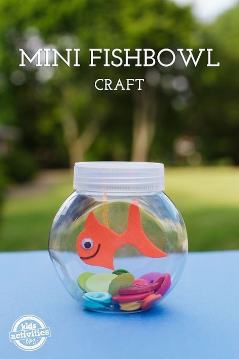 Mini Fishbowl Craft for Kids #kidscrafts #kidsactivities Fishbowl Craft, Aquarium Craft, Fish Crafts, Fun Arts And Crafts, Easy Arts And Crafts, Animal Crafts For Kids, Crafty Kids, Crafts For Kids To Make, Craft For Kids