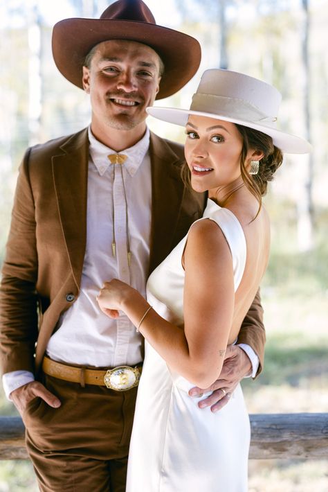 Photo: @carterrose Modern wedding inspo Fall wedding inspo Rehearsal dinner dress Welcome dinner outfit Bridal outfit inspo Western wedding inspo Groom outfit inspo Groom outfit western brown tuxedo Welcome Dinner Outfit, Outfit Inspo Western, Western Chic Outfits, Rehearsal Dinner Attire, Fall Rehearsal Dinners, Brown Tuxedo, Texas Chic, Barnyard Wedding, Fall Wedding Outfits