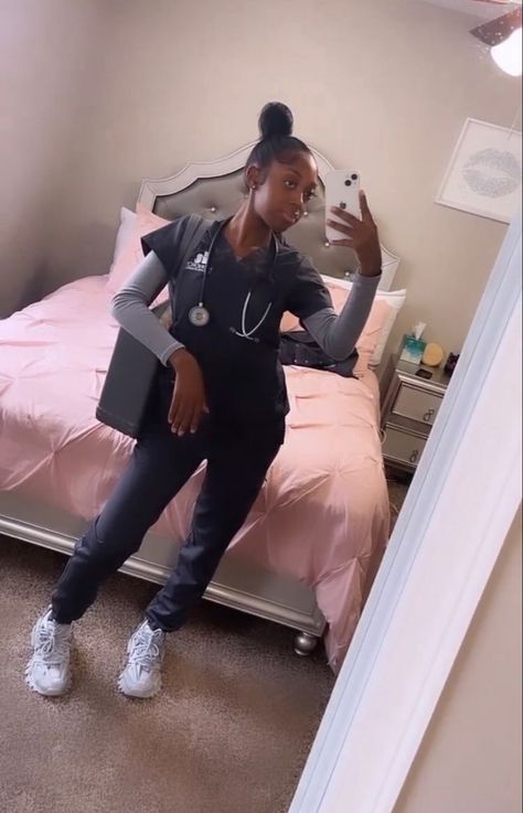 Nurse Scrubs Outfits Black Women, Black Girls In Scrubs, Black Nursing Student Aesthetic, Black Veterinarian Aesthetic, Patient Care Technician Aesthetic, Scrubs Black Women, Nursing Black Women, Cna Black Women, Cute Nursing Outfits Scrubs