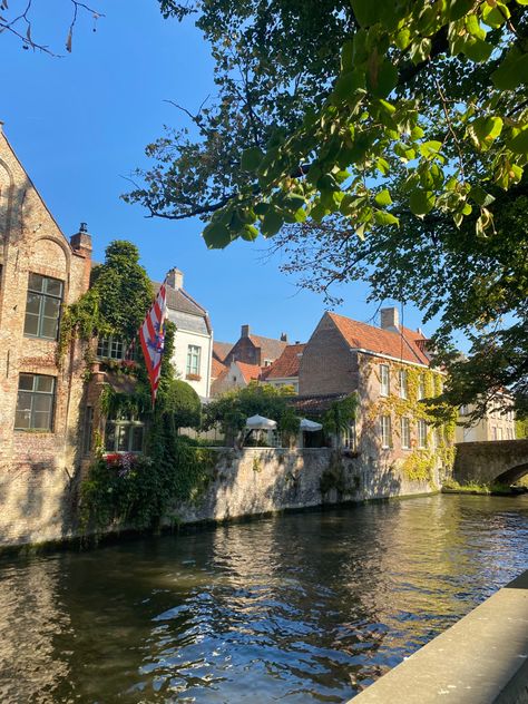 #bruges #belgium #europe #travel #vacation #landscape #river #aesthetic #architecture #nature Mini Europe Brussels, Brussels Belgium Aesthetic Summer, Bruges Belgium Aesthetic, Belgian Aesthetic, Besties Traveling, Brussels Belgium Aesthetic, Dutch Aesthetic, Belgium Aesthetic, River Aesthetic