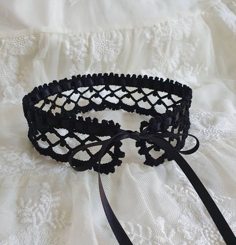 Crochet Lace Jewelry, Crochet Halloween Accessories, Goth Crochet Ideas, Crochet Choker Free Pattern, Crochet Choker Pattern, Goth Crochet, Gothic Crochet, Choker Crochet, Diy Choker Necklace