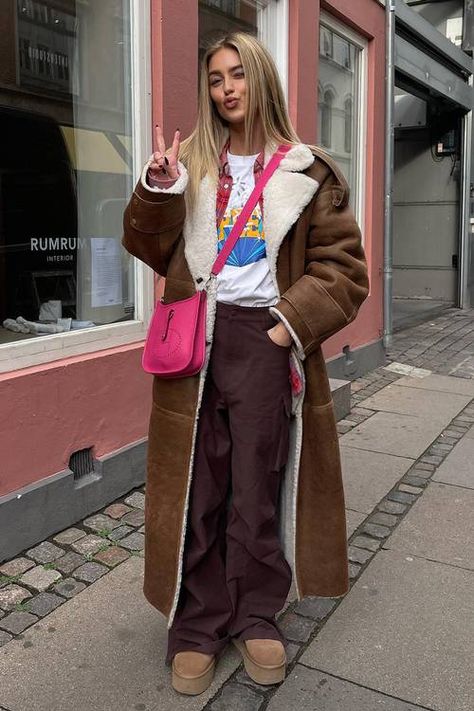 Shearling Coat Street Style, Shearling Coat Outfit, Shearling Jacket Outfit, Street Style Women Winter, Street Style 2022, Perfect Winter Outfit, Cozy Jacket, Style Inspiration Winter, So Fresh