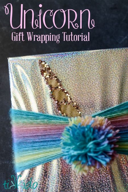 Quick and easy unicorn themed gift wrapping tutorial using iridescent wrapping paper and rainbow variegated yarn. Unicorn Wrapping Ideas, Unicorn Christmas Decorations, Diy Unicorn Ornament, Diy Unicorn Christmas Ornaments, Mermaid And Unicorn Christmas Tree, Craft Paper Wrapping, Gift Wrapping Tutorial, Mermaid Party Favors, Unicorn And Glitter