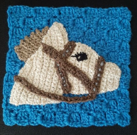 Horse's head with bridle cream brown. Image and idea found on ravelry, applique made following image. On 6" c2c square for Hug in a blanket uk. Crochet Horse Granny Square, Crochet Horses, Brown Image, Crochet Horse, Diy Gifts For Mom, Crochet Inspo, Square Crochet, Unicorn Rainbow, Granny Squares